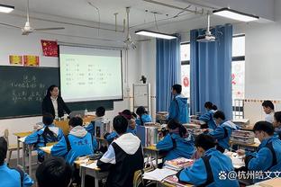 奥纳纳英超第二？球迷热议：他也配？德赫亚拿了金手套却失业